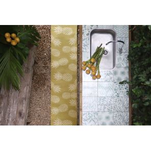 Tapete Antiderrapante Tropical 43cm x 65cm Abacaxi Gold Kapazi