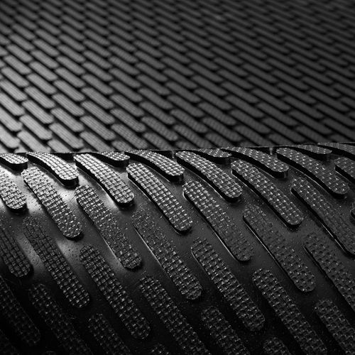 PISO LAMINADO 7mm TERRA PRETO Rolo 1,3X10 M